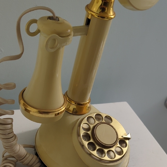 Vintage 1970's Candlestick Cream and Gold Rotary Telephone - Picture 5 of 5